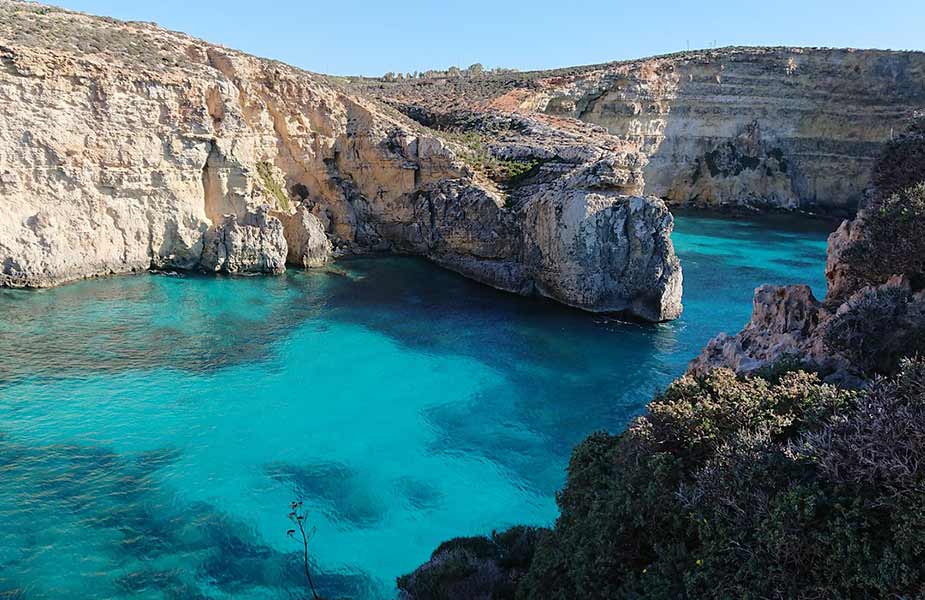 De mooie baai van Blue Lagoon bij Comino op Malata