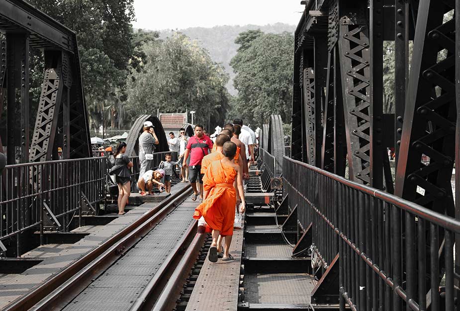 De beroemde brug over de River Kwai in Thailand