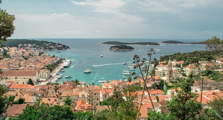 Doen in Split, het eiland Hvar bezoeken.