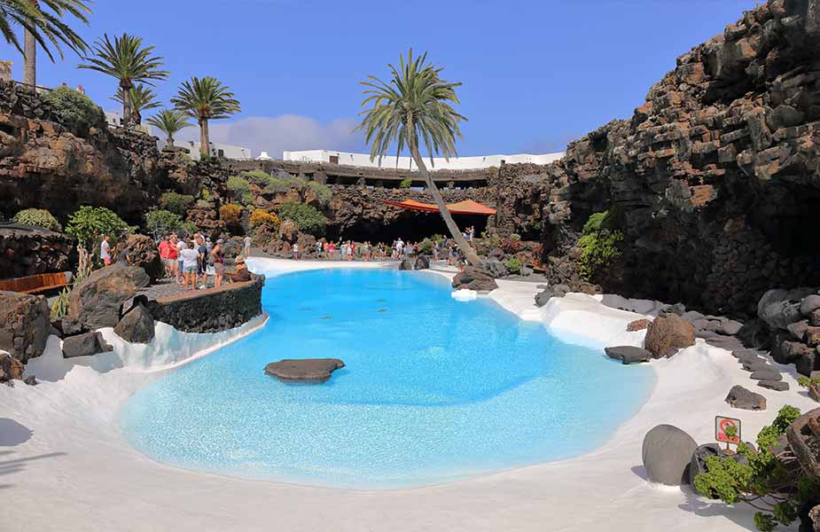 Het binnenmeer van Jameos del Aqua op Lanzarote