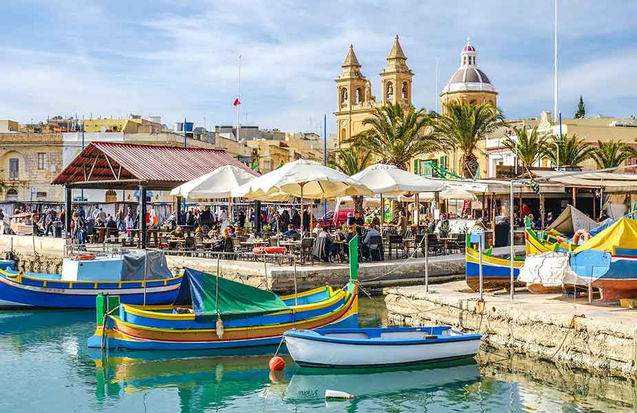 Haventje met terrasjes van Marsaxlokk