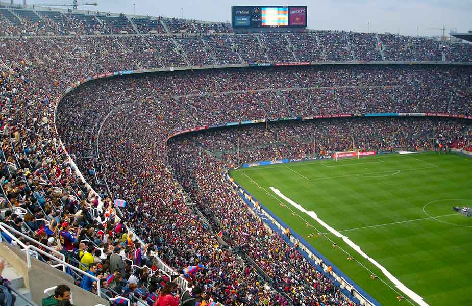 Nou Camp stadion van Barcelona met publiek
