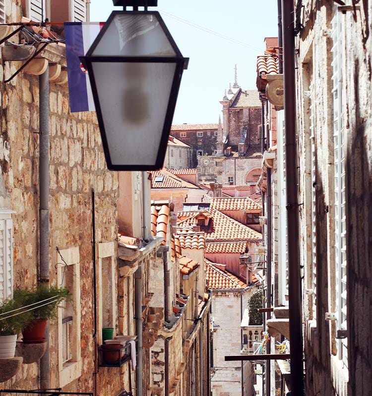 Blik op een straatje in Dubrovnik