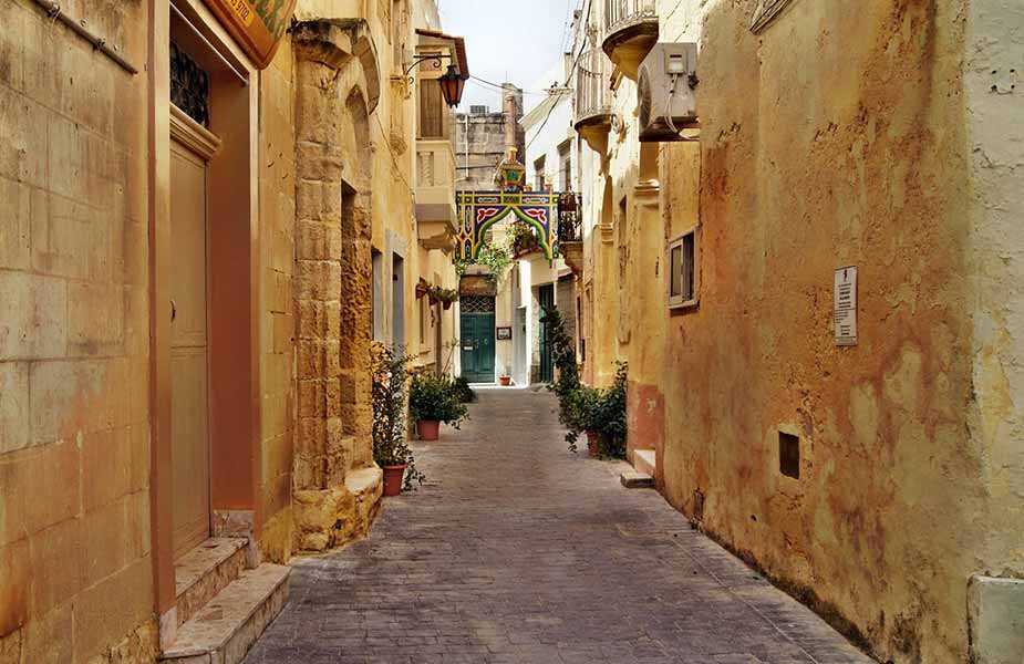 Typisch straatje in Valletta op Malta