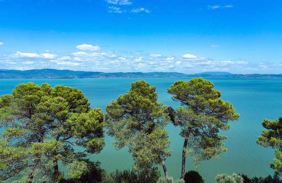 Het mooie Trasimeno meer in Umbrie in Italie