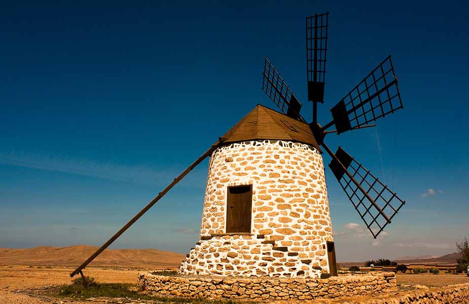 Typische windmolens op Fuerteventura