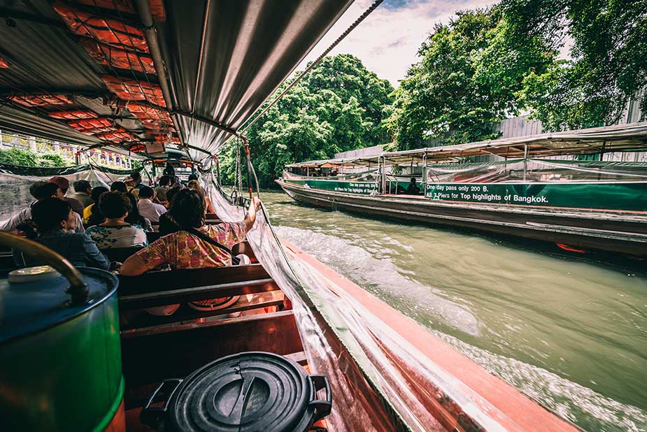 Varen met een Thaise boot op de klongs 