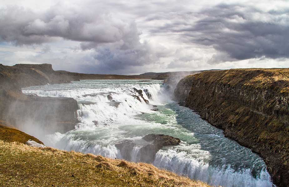 De prachtige Gulfoss watervallen in IJsland