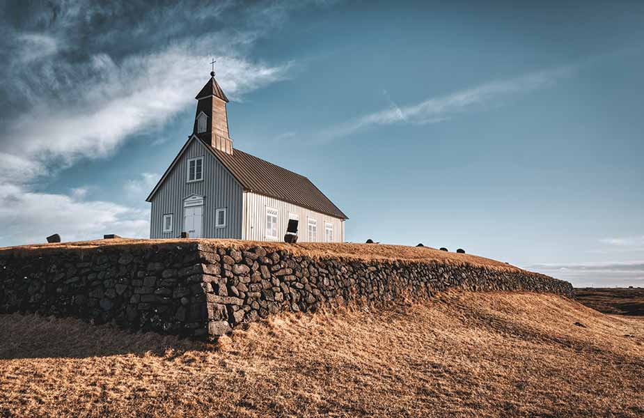 Het houten kerkje in IJsland bij Strandakirkja