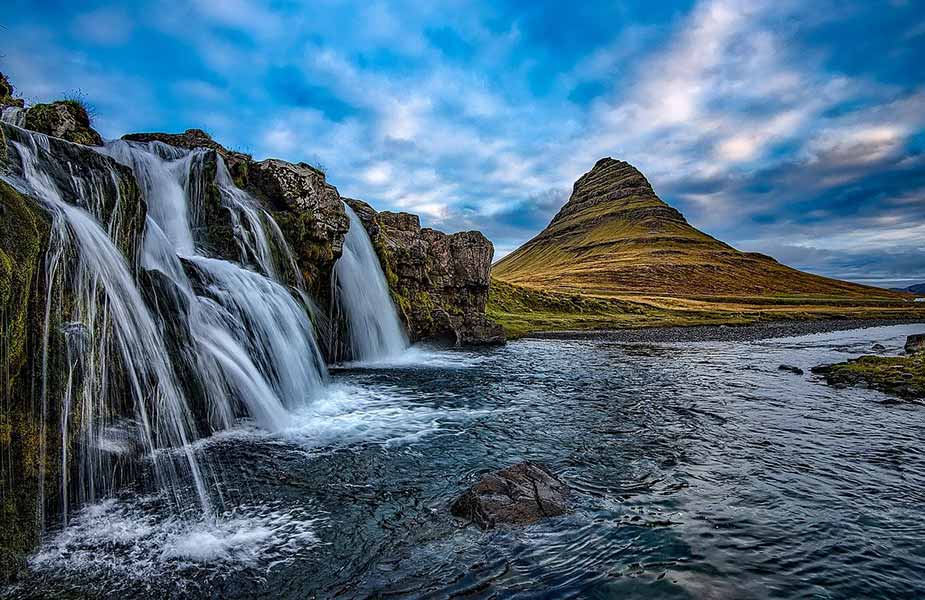 Watervallen bij Kirkjufel in IJsland
