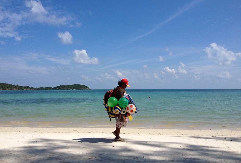 Verkoper op het strand van Koh Samui