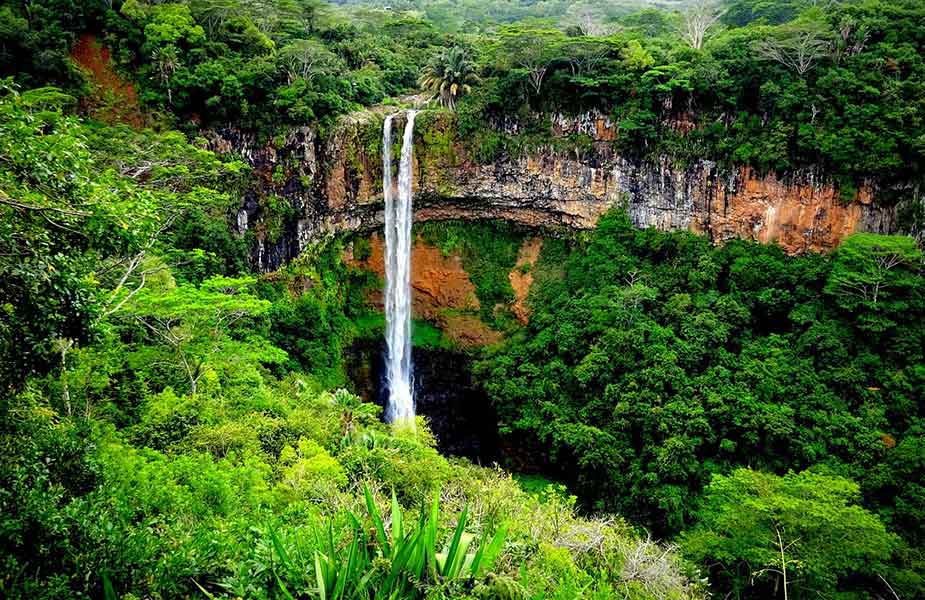 Waterval in de natuur op het eiland Mauritius