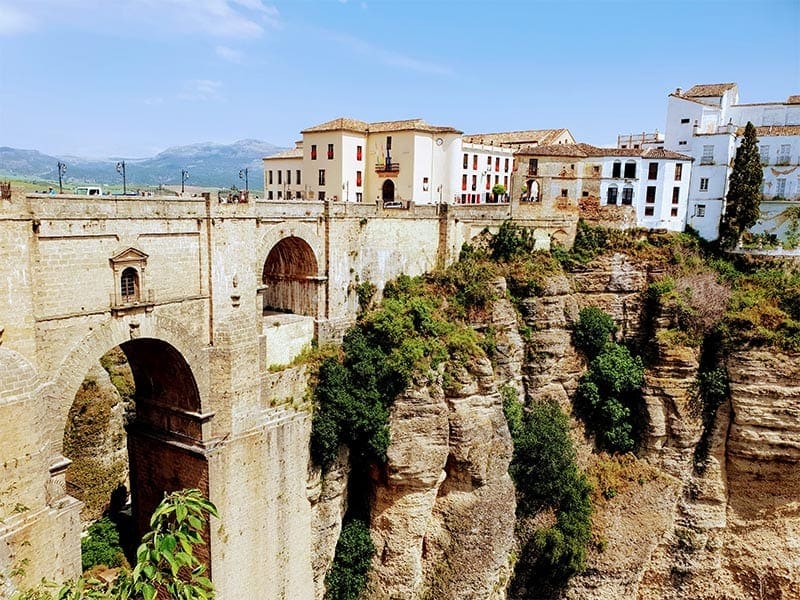 Zicht op brug bij Ronda in Spanje