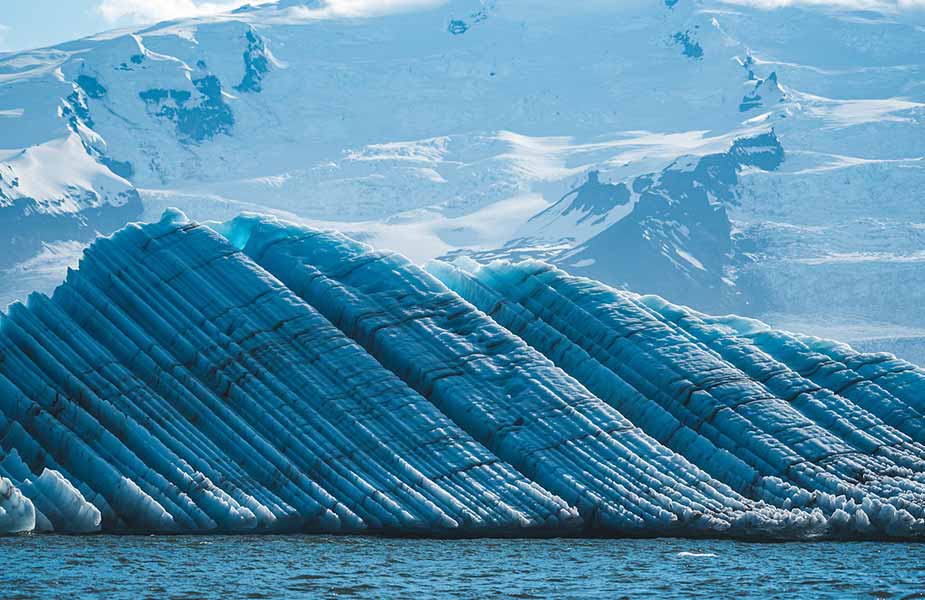 Een blauwe ijsberg bij Jokursarlon