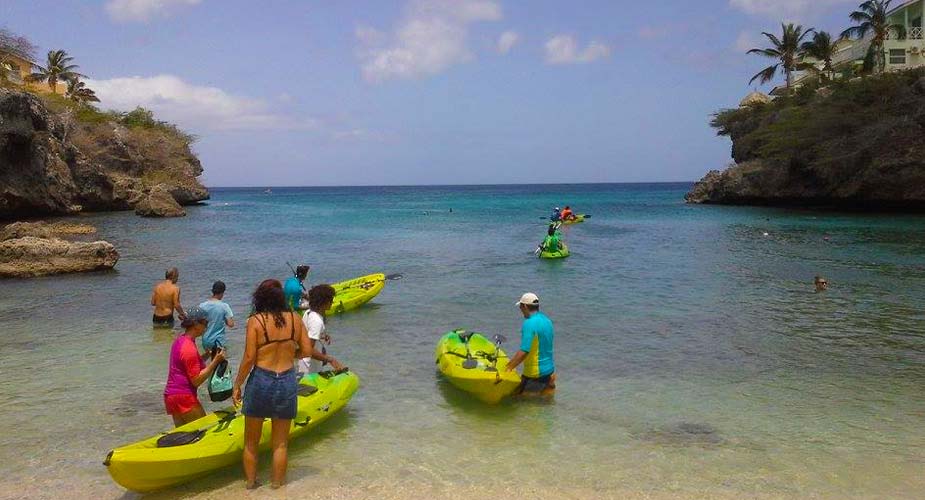 Doen tijdens je vakantie curacao, ga met de kano de zee op