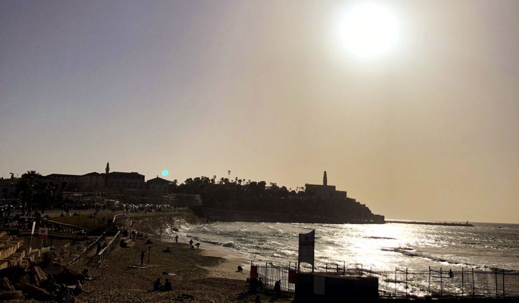 tel-aviv-strand-zonsondergang-manta-ray