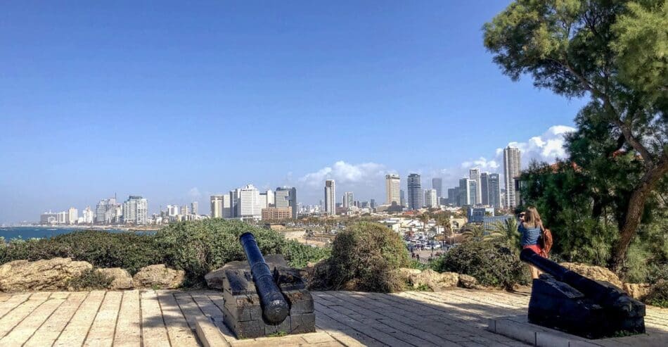 Uitzicht op de skyline van Tel Aviv