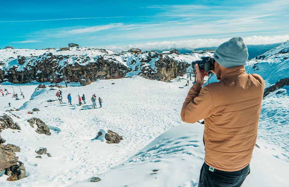 Foto's maken met de camera in de sneeuw tijdens je wintersport vakantie.