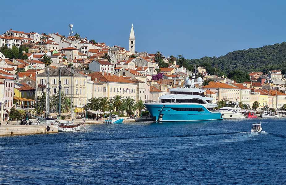 De kusstrook van Kvarnar baai aan de Kroatische kust