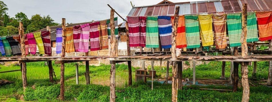 Gekleurde doeken in de omgeving van Nan