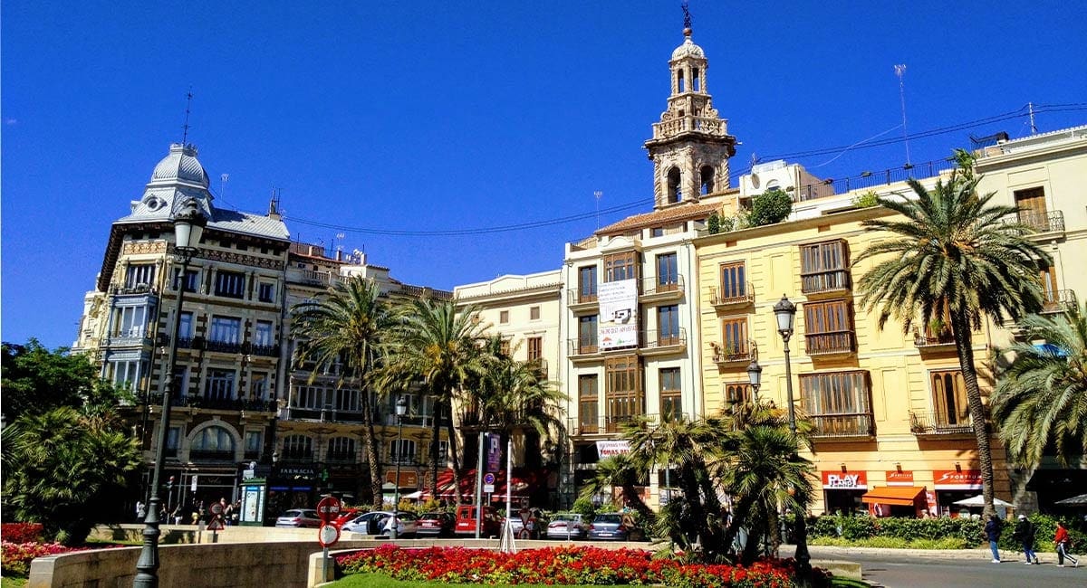 Een centraal plein in de oude stad van Valencia