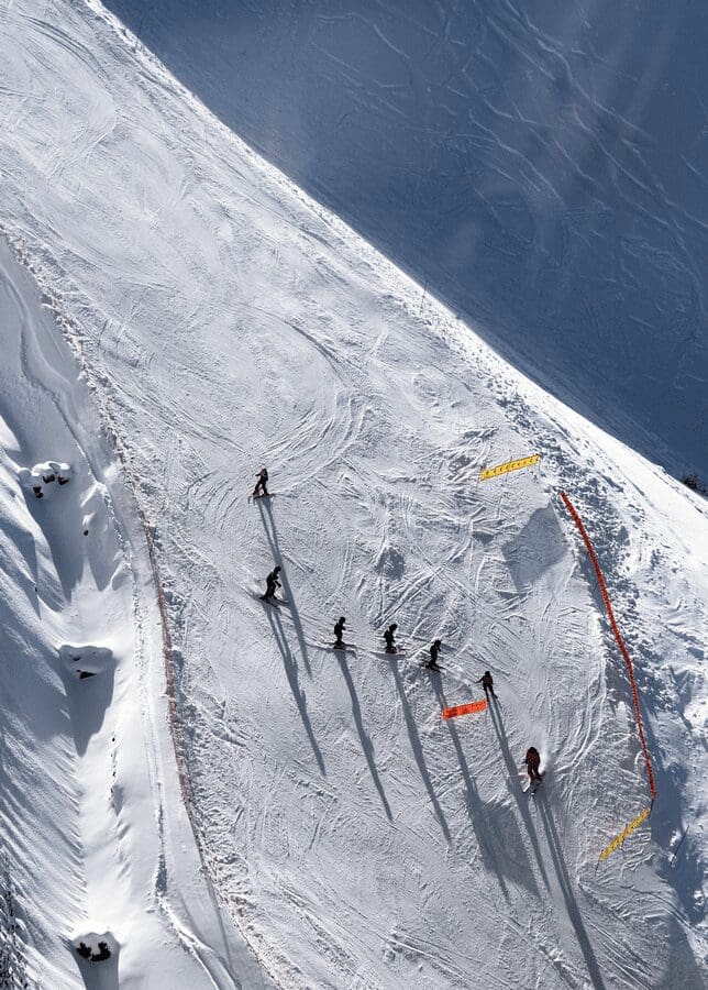 Tip voor de beginnende wintersporter: neem les zoals dit skiklasje
