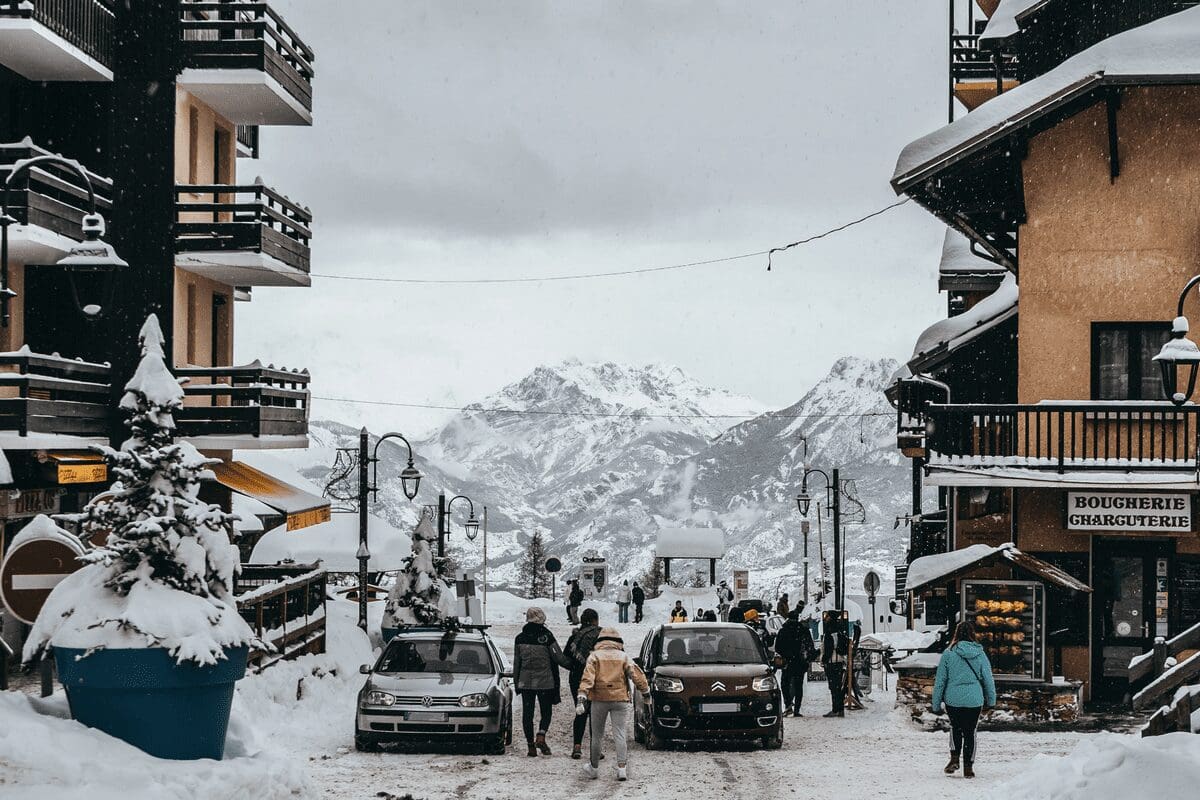 Oostenrijks dorp in de sneeuw