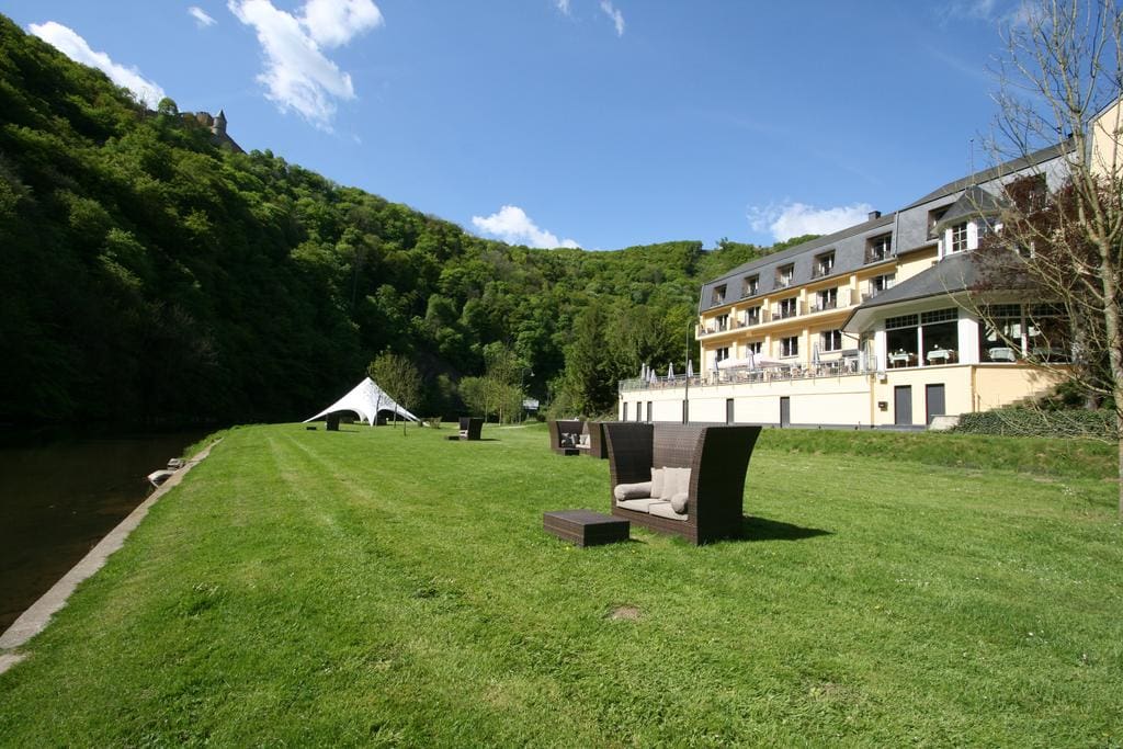 Genieten van een tripje naar Luxemburg in de tuin van Hotel Cocoon Belair