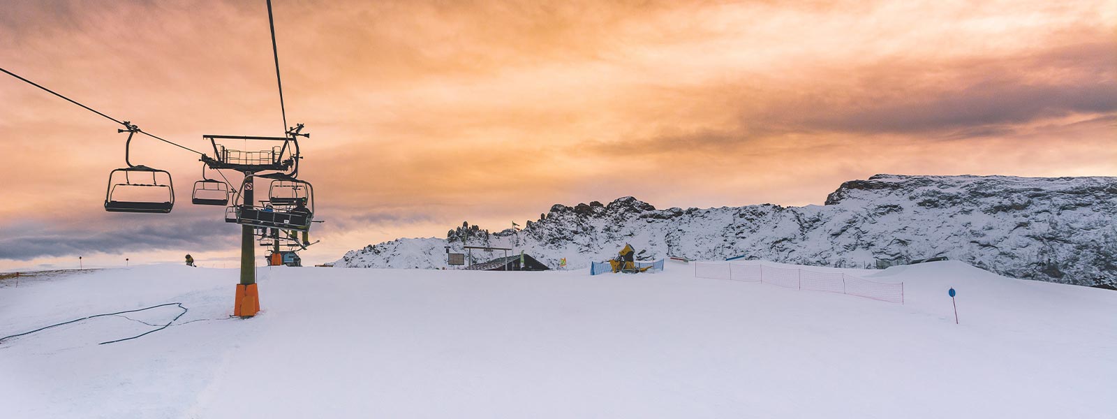 Kabelbaan wintersport zonsopgang