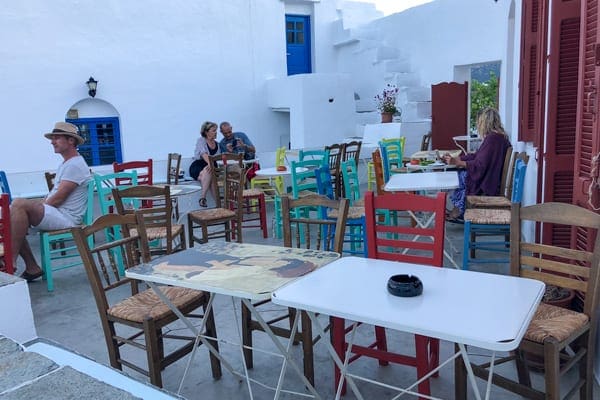 Eilandhoppen Griekenland, genieten op het terras van Artemonas Mosaic Café op Sifnos