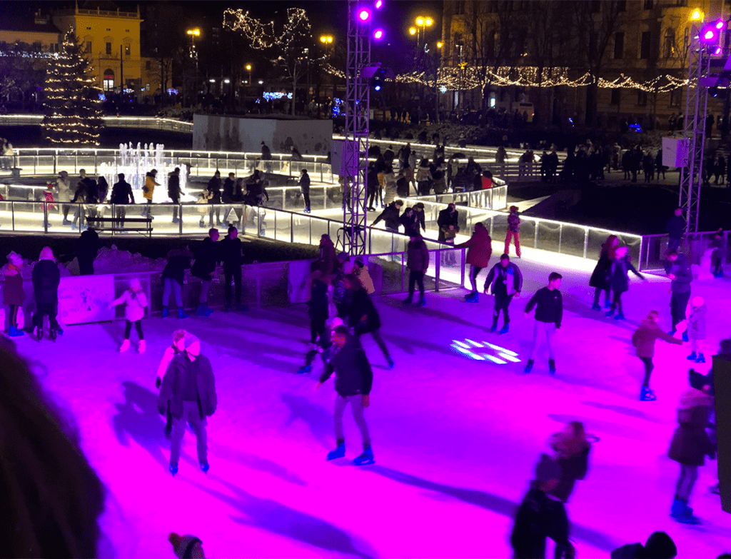 Schaatsbaan tijdens de periode van kerst in Zagreb