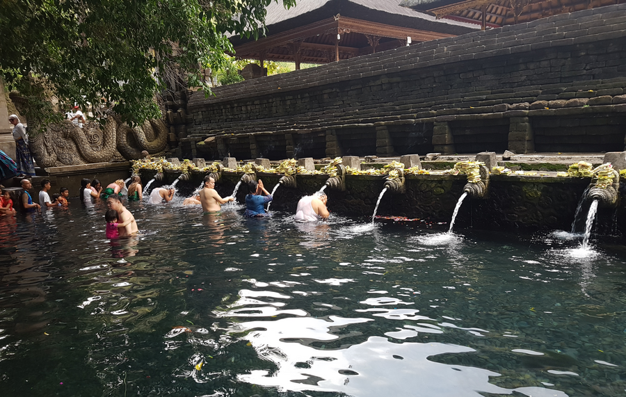 Bezoek de Holy Water tempel