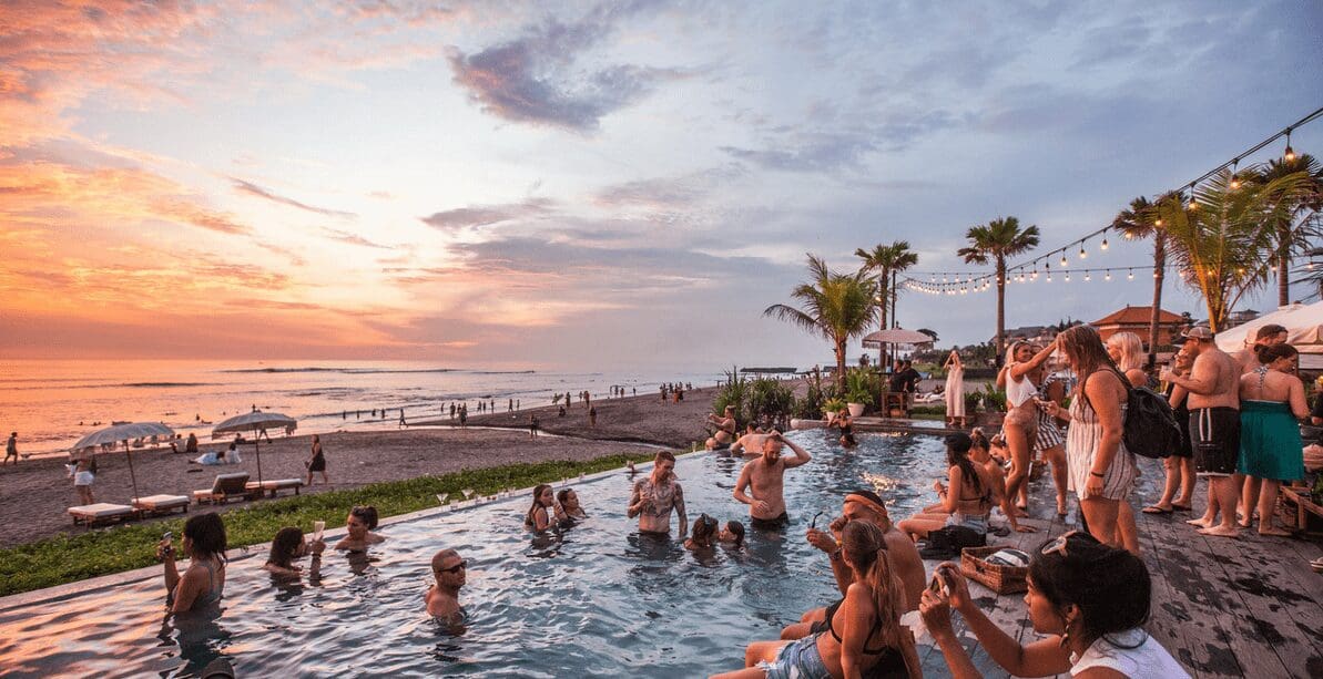 Vakantie vieren in deze beachclub in Canggu op Bali