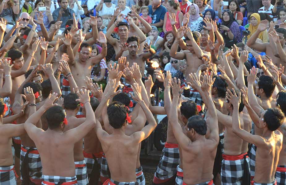 Leuke bezienswaadigheid in Ubud: de Kecak dans, typische balinees ritueel