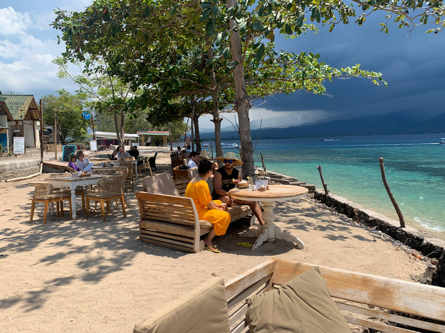Terras bij Kenzalombok op Gili Air