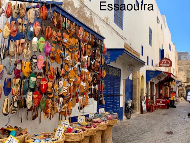 Een winkelstraatje in Essaouira