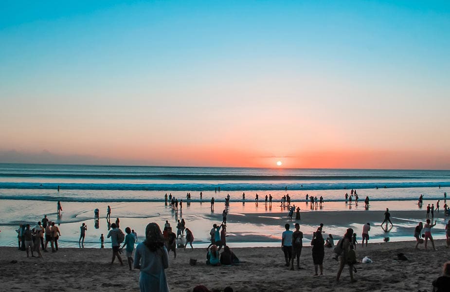 Genieten van zonsondergang tijdens vakantie Kuta Bali
