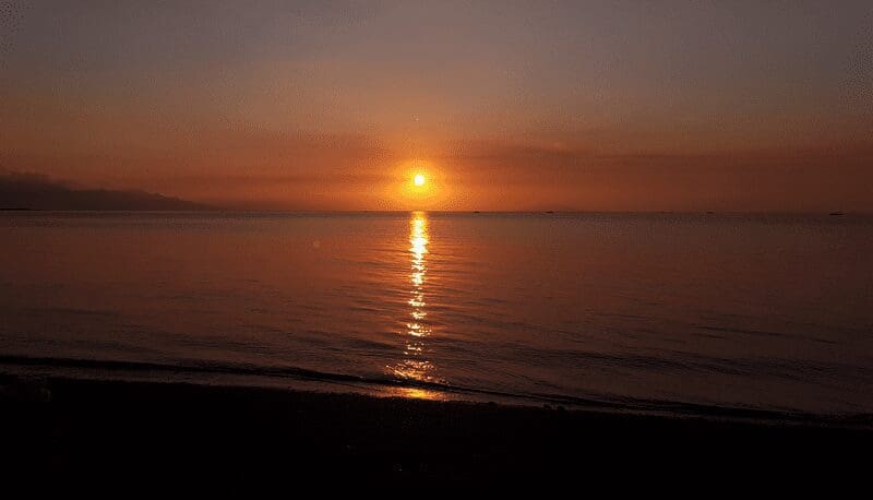Noord Bali tips, geniet van zonsondergangen zoals deze bij Lovina Beach