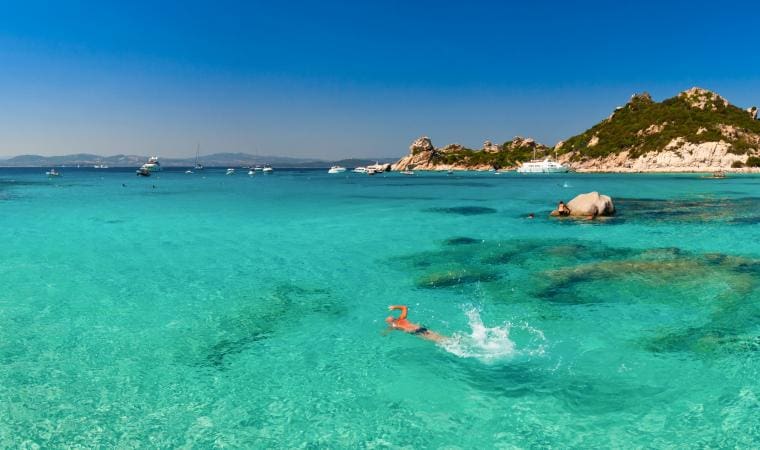 Een van de mooie stranden van Italië: Cala Corsara