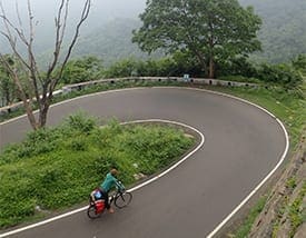 Fietsen door Zuid-India betekent ook haarspeldbochten bedwingen