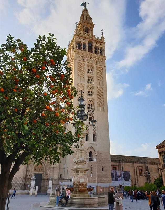 Een van de bekendste bezienswaardigheden in Sevilla: de Giralda toren