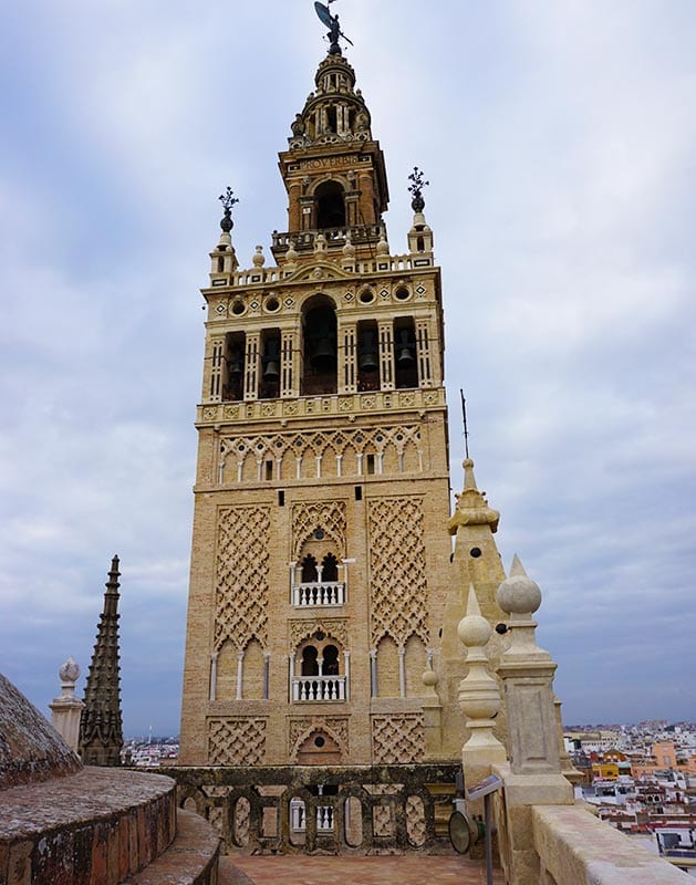 Giralda toren vanaf de kathedraal