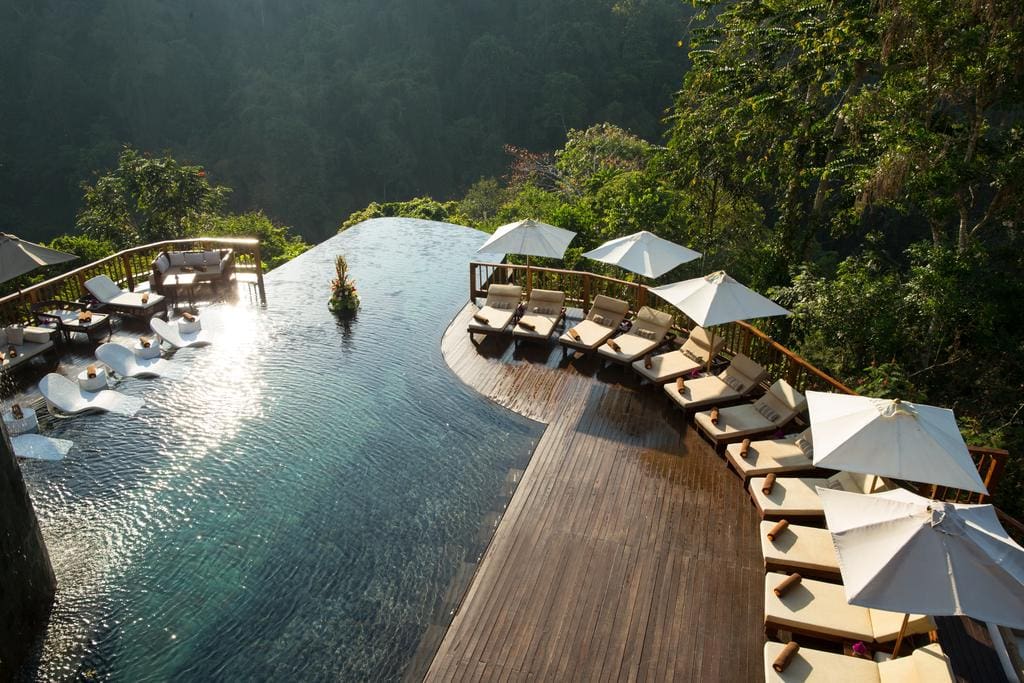 Zwembad van het Hanging Gardens hotel op Bali