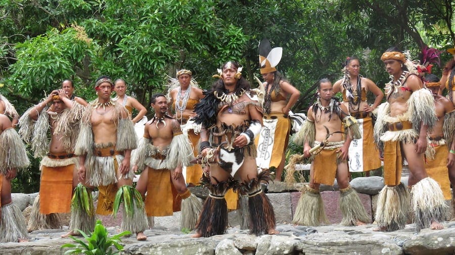 Dansers Matavaa O te Henua Enana festival, klaar voor hun haka dans