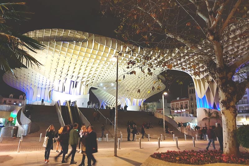 De Metropol Parasol 's avonds