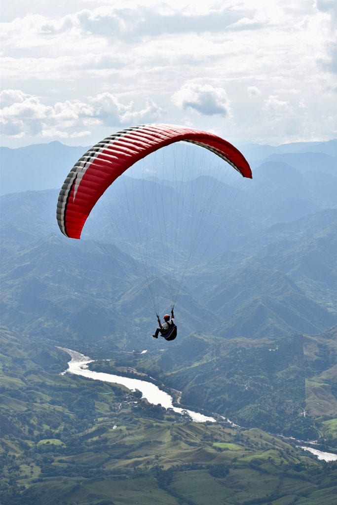 Paragliden tijdens een reis naar Colombia
