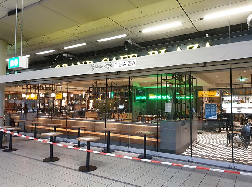 Gesloten bar op Schiphol