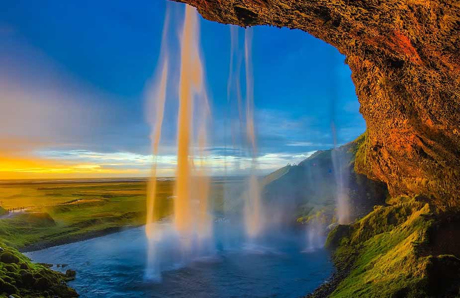 Op reis door IJsland zie je deze prachtige natuur zoals deze watervallen