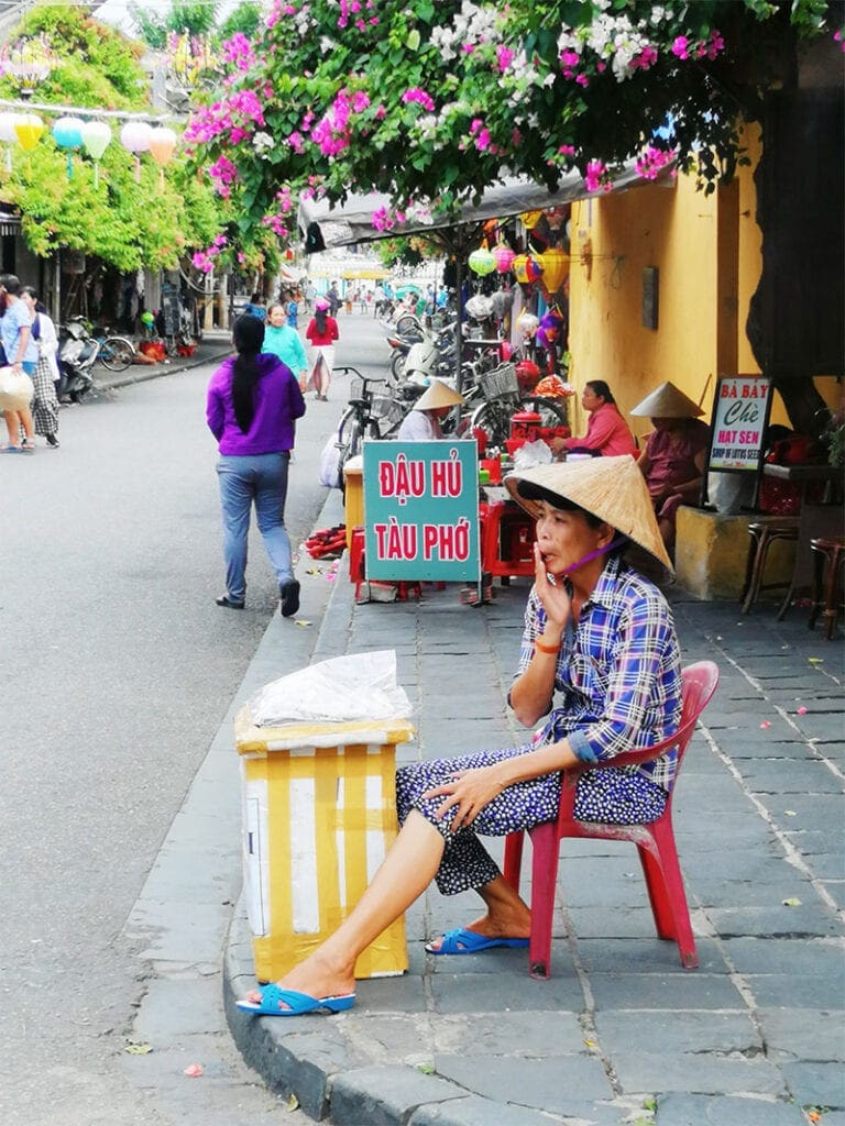 een local op straat in vietnam