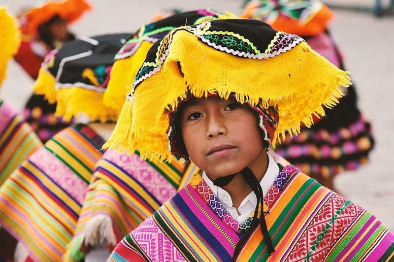 Leuk om te ontdekken tijdens een reis naar Peru: deze bevolking vin kleurrijke kleding